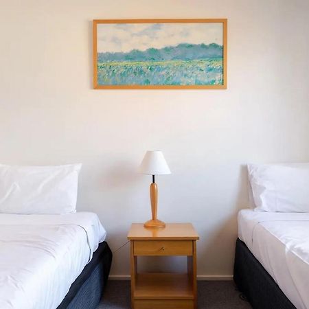 Lamplighter Motel Oakleigh Exterior photo
